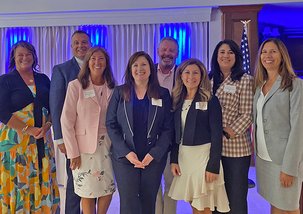 8 leaders from GSB pictured at a celebratory dinner